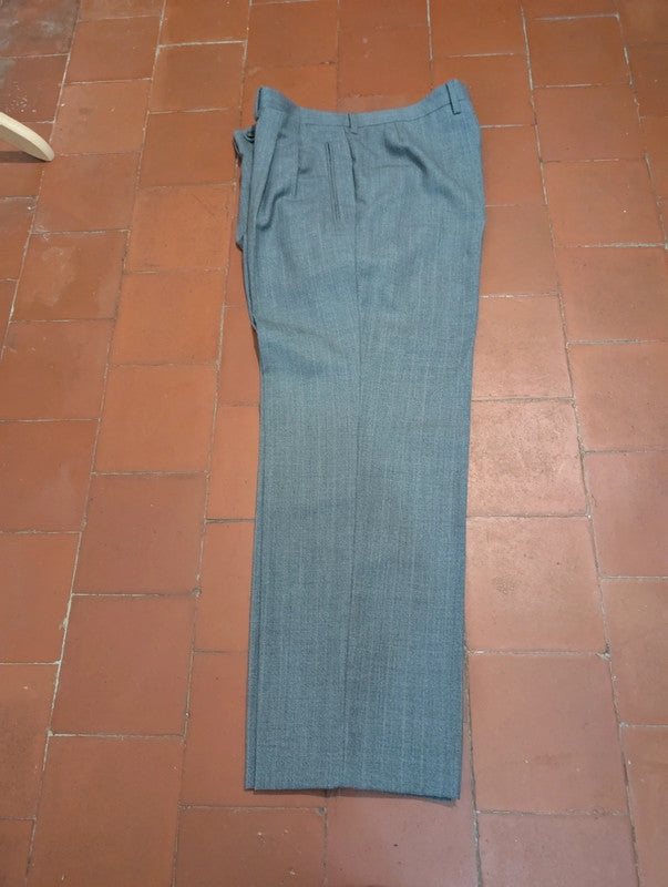 Excellent costume gris en laine légère