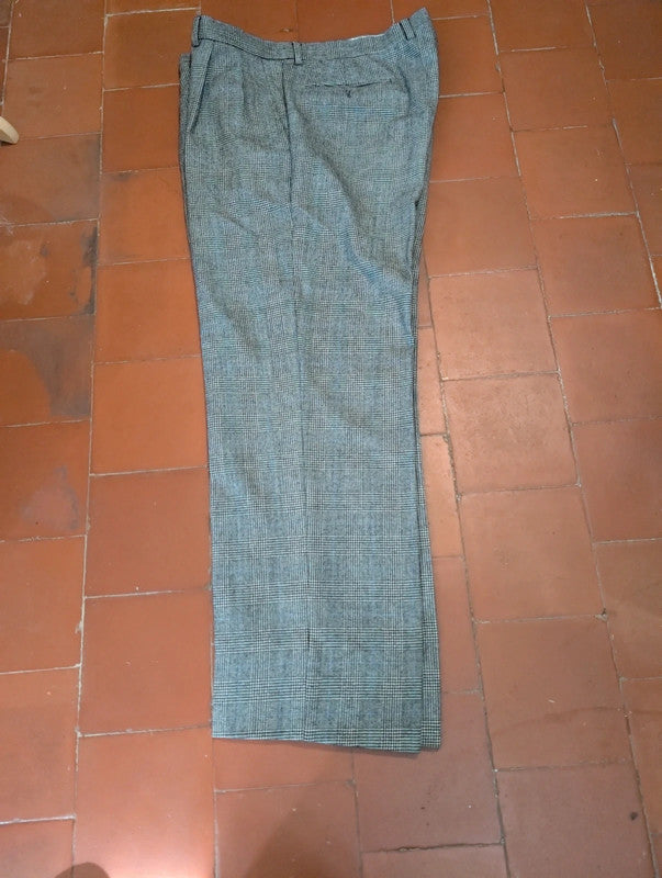 Élégant costume gris en flanelle lourde