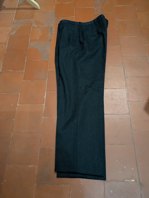 Surprenant costume croisé gris en flanelle lourde