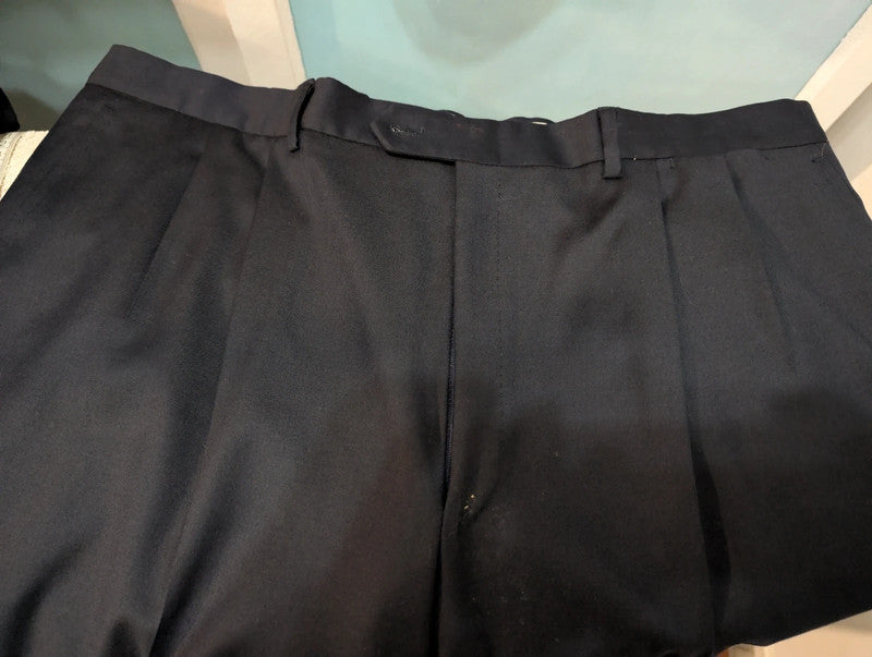 Incredible navy blue wool double-breasted suit