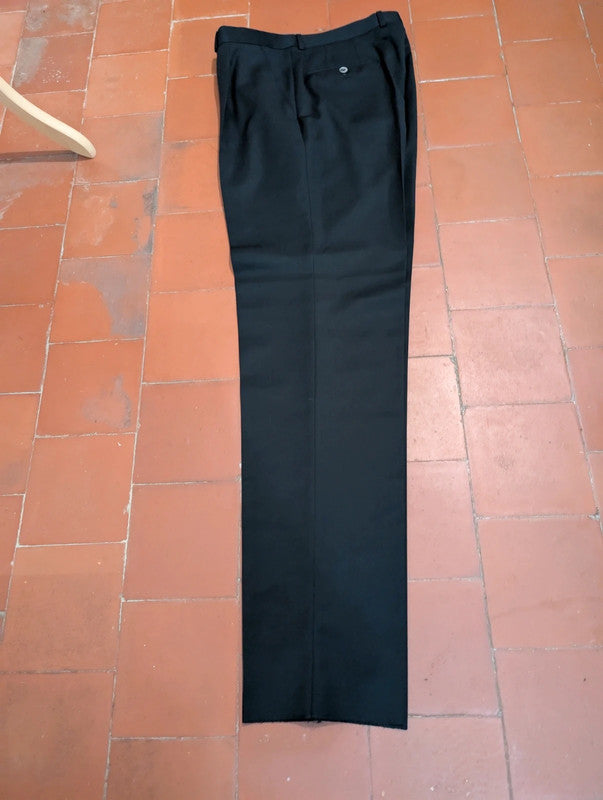 Méchant costume noir en laine