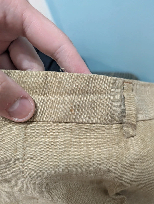 Schöner sandbeiger Leinenanzug