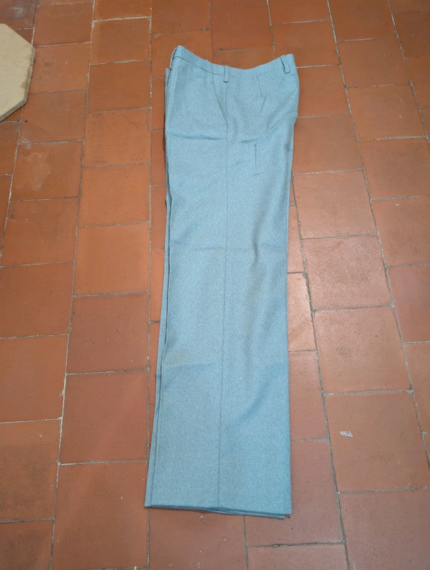 Sympathique costume 3 piece gris en flanelle