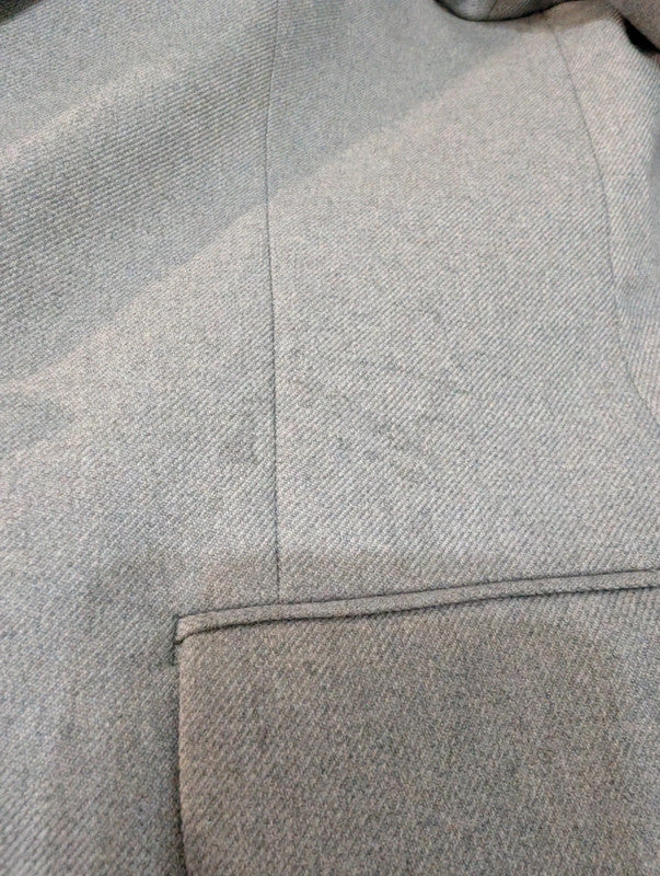 Sympathique costume 3 piece gris en flanelle