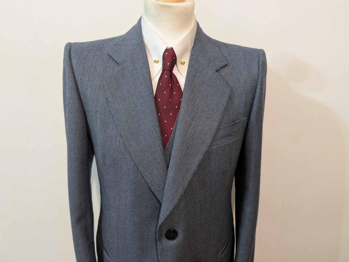 Majestueux costume trois pièces de couleur bleu en flanelle