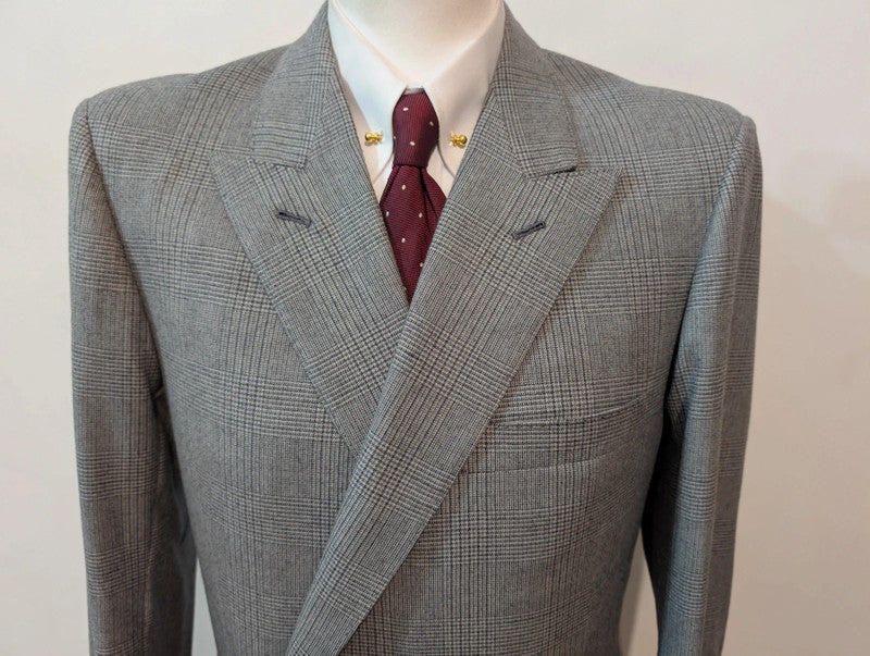 Adorable costume croisé gris en flanelle