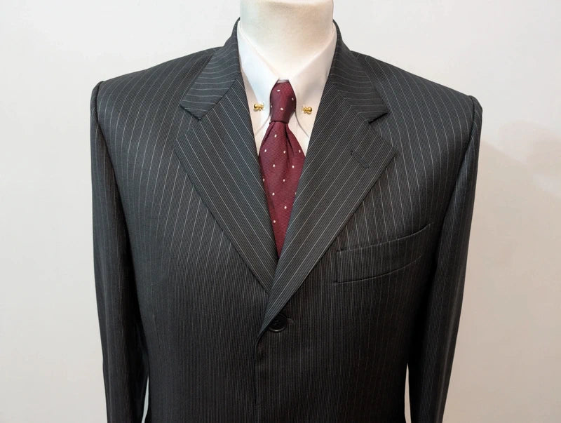 Élégant costume pinstripe en laine et soie
