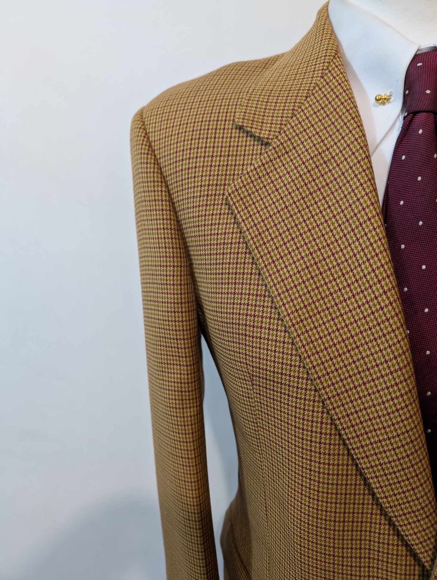 Gentille veste de couleurs marron beige en laine