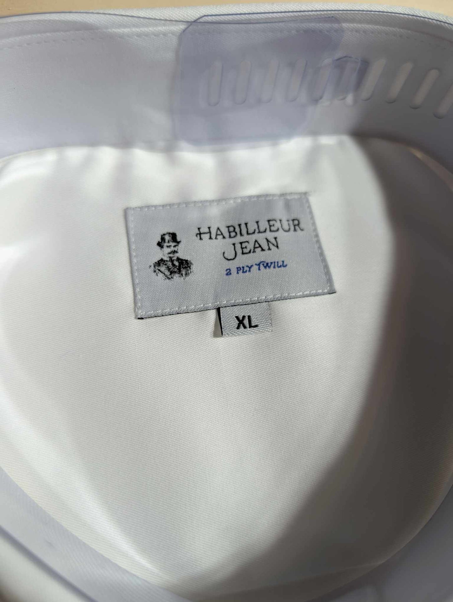 Chemise col en pointe avec épingle en coton double retors