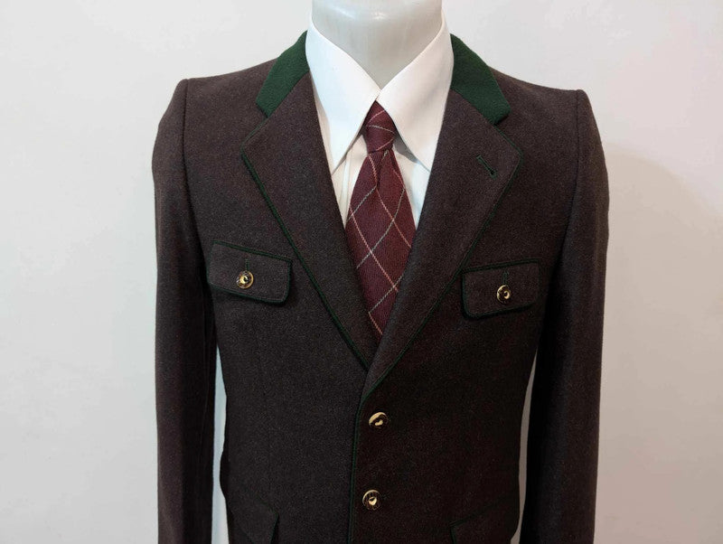 Mignon petit costume marron en flanelle