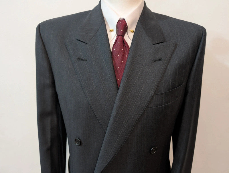 Resplendissant costume croisé pinstripe en laine
