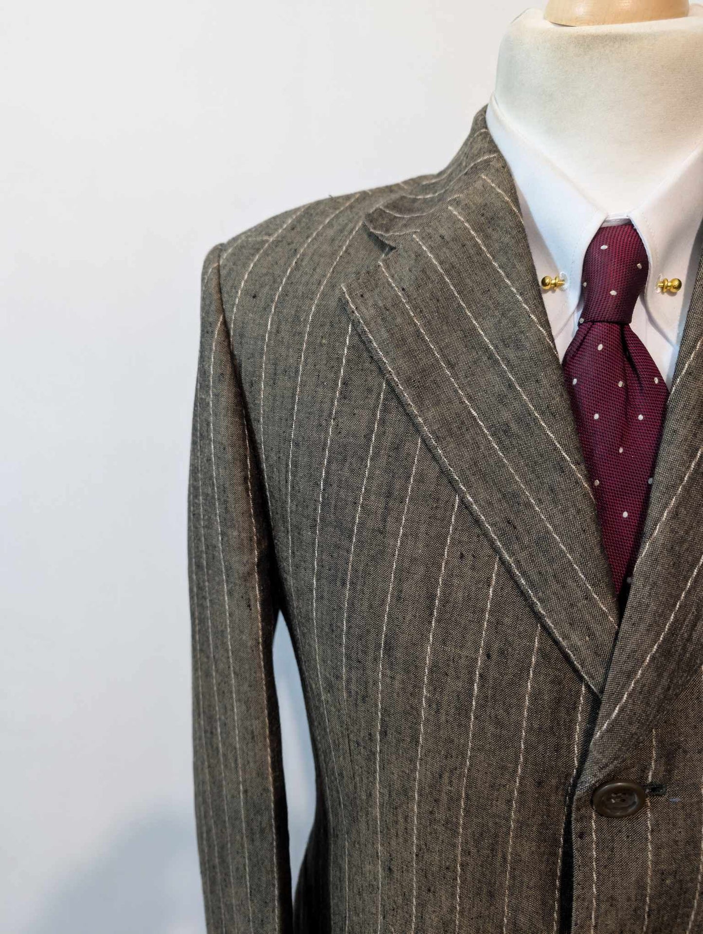Magnifique costume a rayures en lin