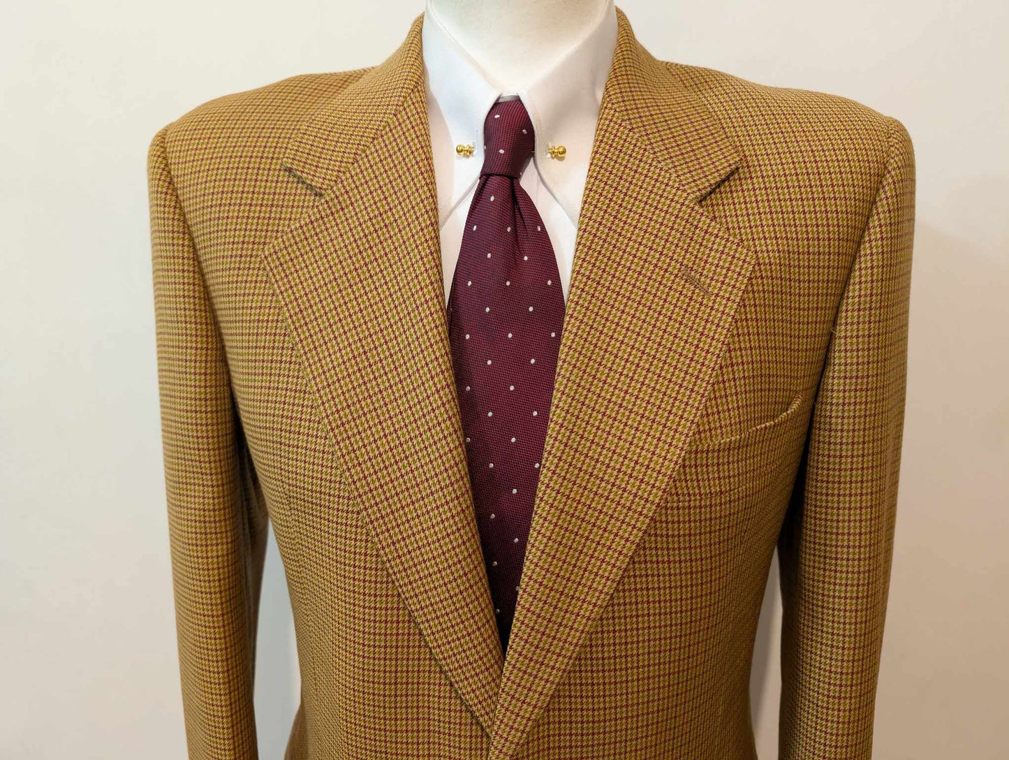 Gentille veste de couleurs marron beige en laine