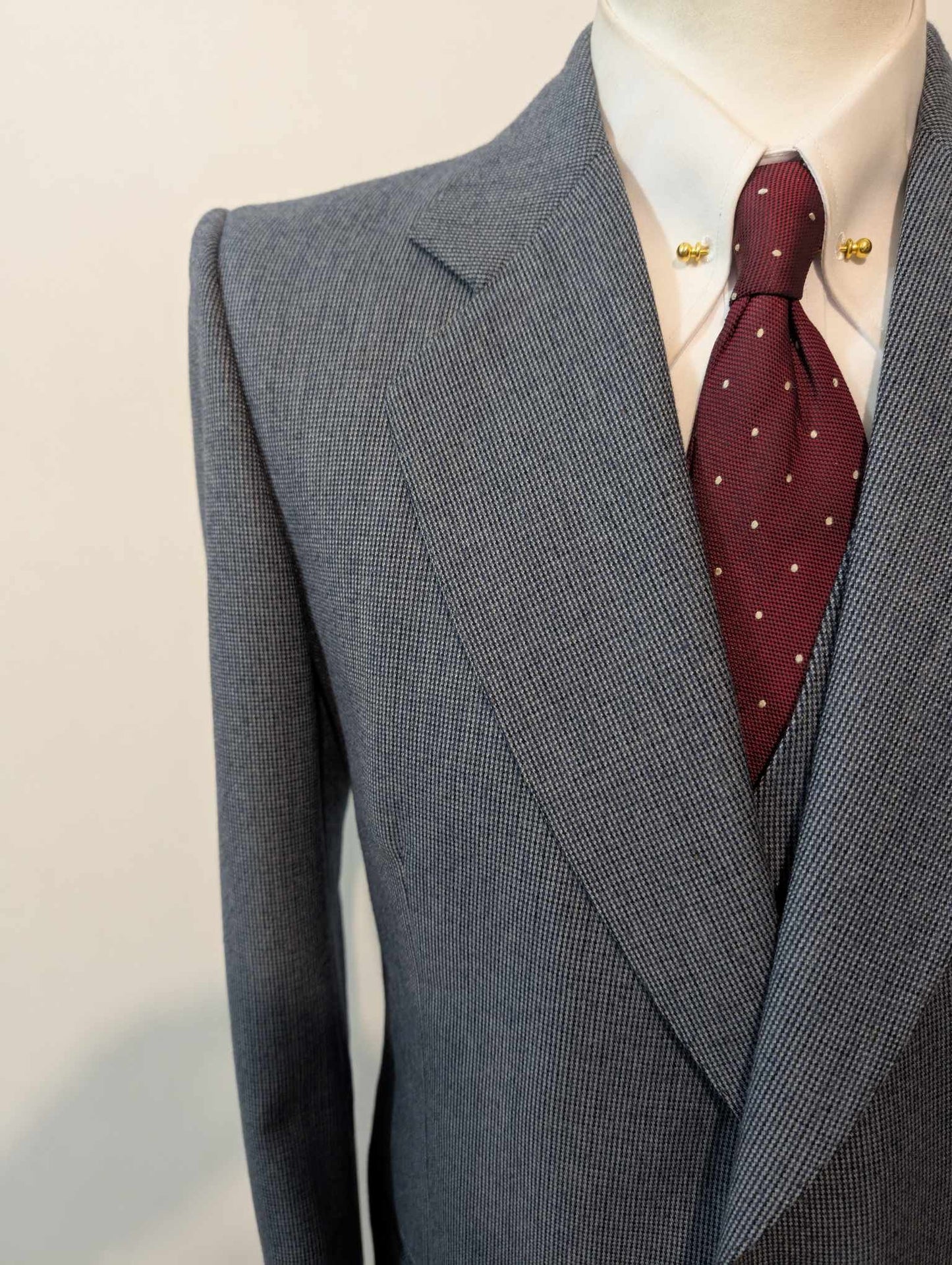 Majestueux costume trois pièces de couleur bleu en flanelle