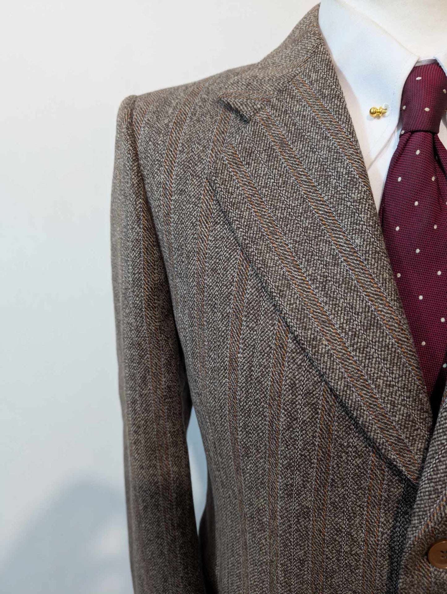 Splendide costume de couleur marron en tweed