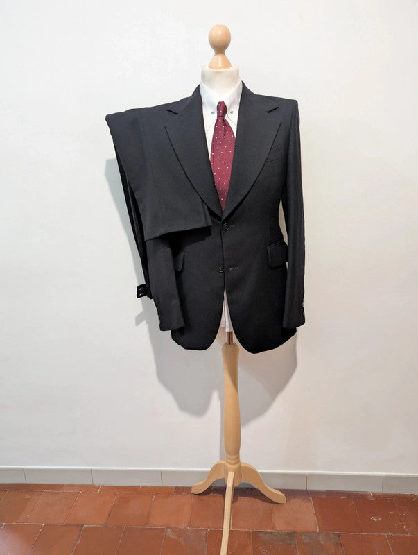 Ténébreux costume noir en flanelle lourde