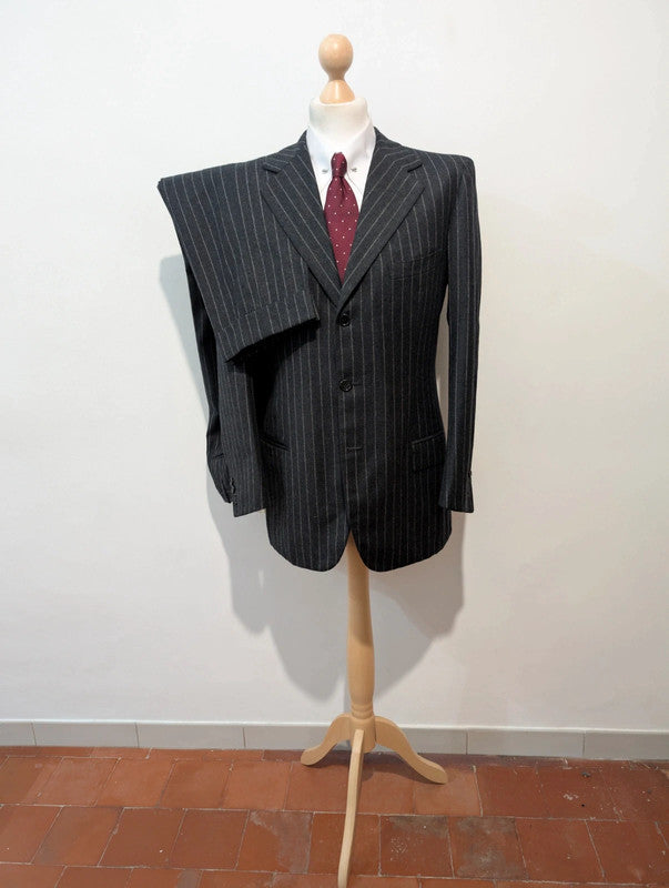 Élégant costume chalkstripe bespoke en flanelle