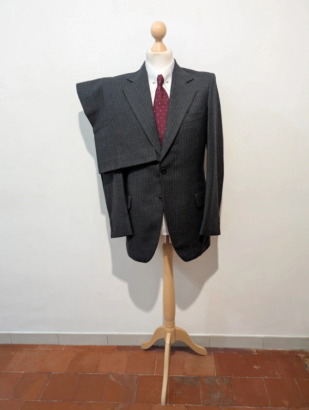 Exceptionnel costume pinstripe en laine
