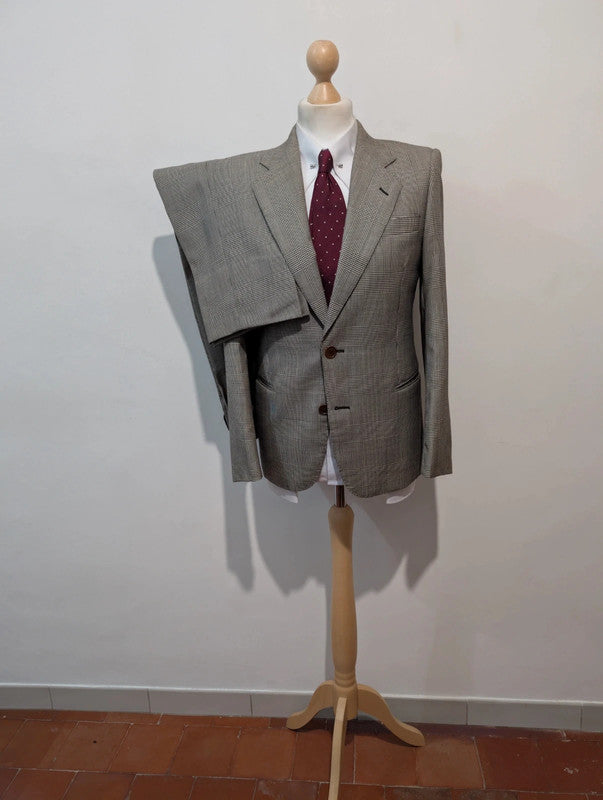 Génial costume gris en prince de galle