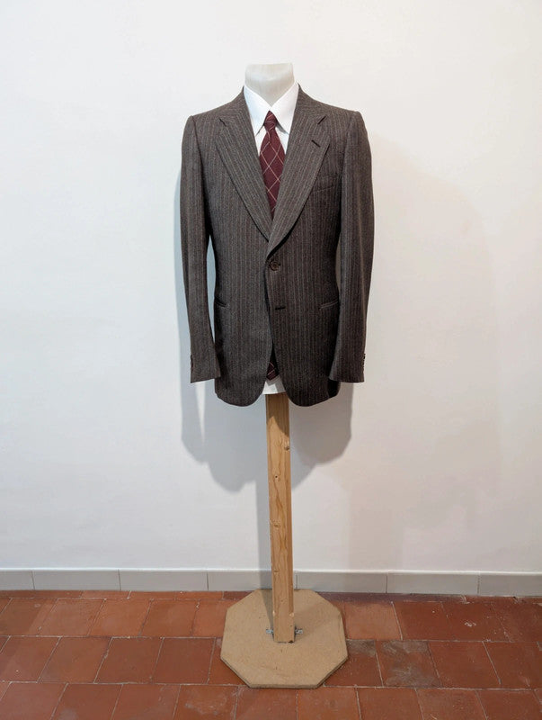 Délicieux costume marron pinstripe en flanelle