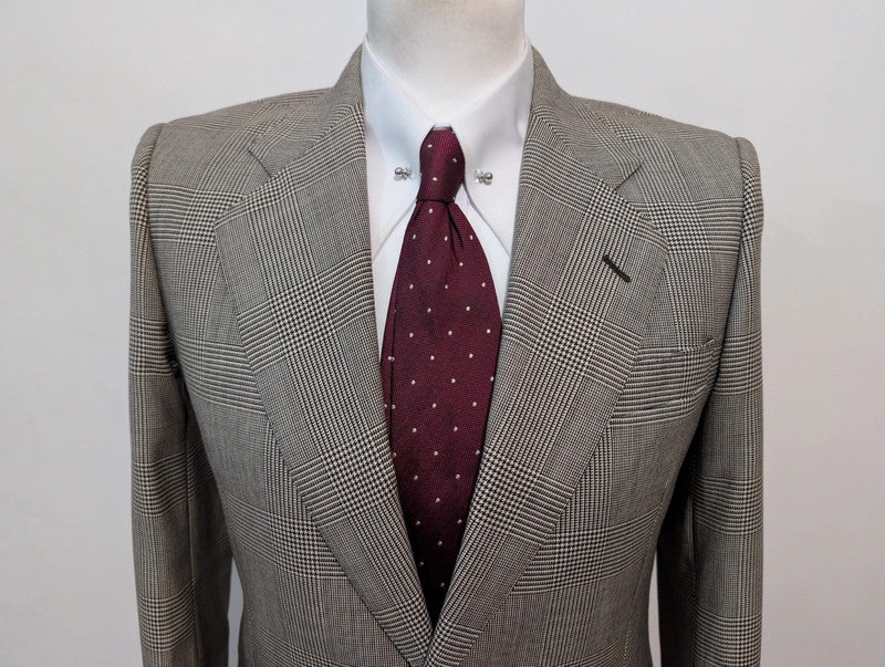 Génial costume gris en prince de galle