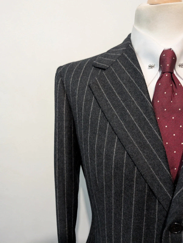 Élégant costume chalkstripe bespoke en flanelle