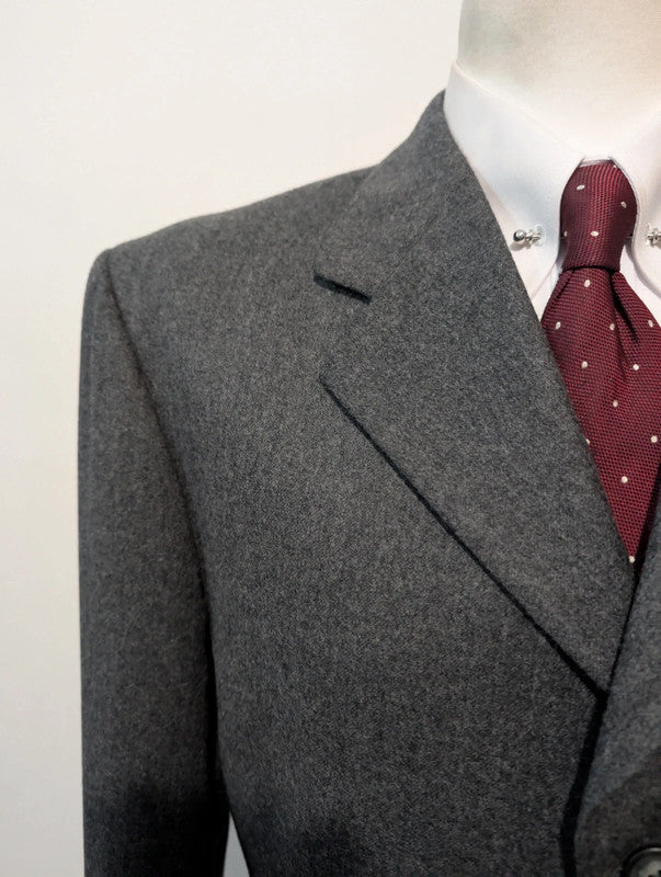 Incroyable costume gris en flanelle lourde