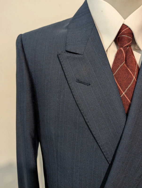 Petit costume croisé bleu marine en laine légère