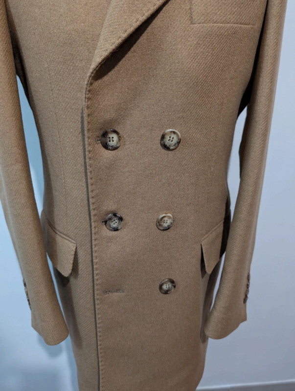 Lumineux manteau croisé doré en laine