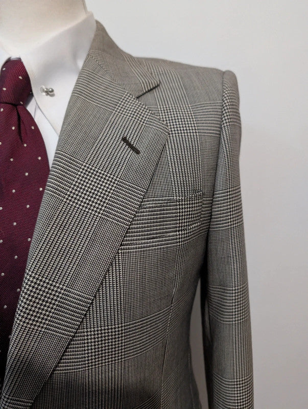 Génial costume gris en prince de galle