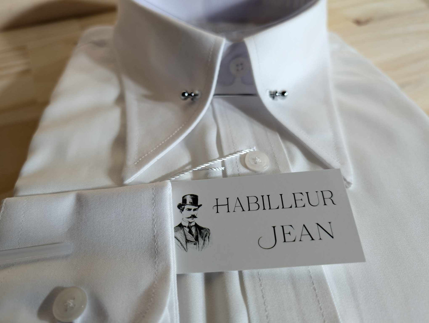 Chemise col en pointe avec épingle en coton double retors