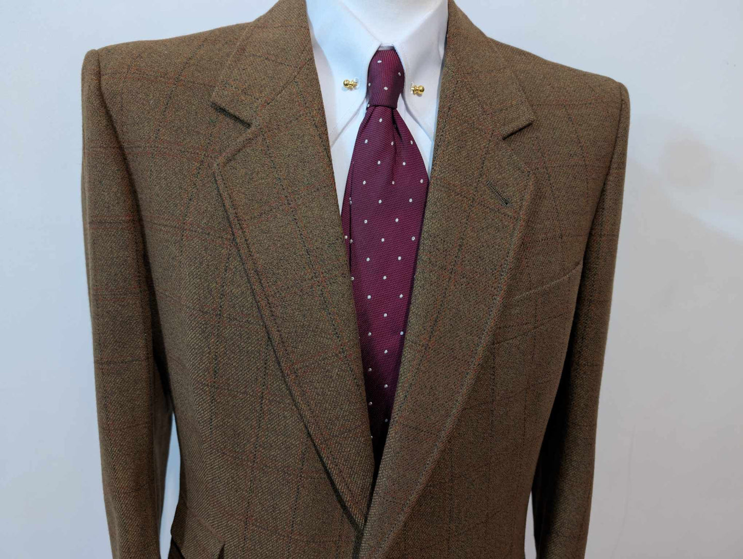 Mystérieux costume marron kaki en tweed