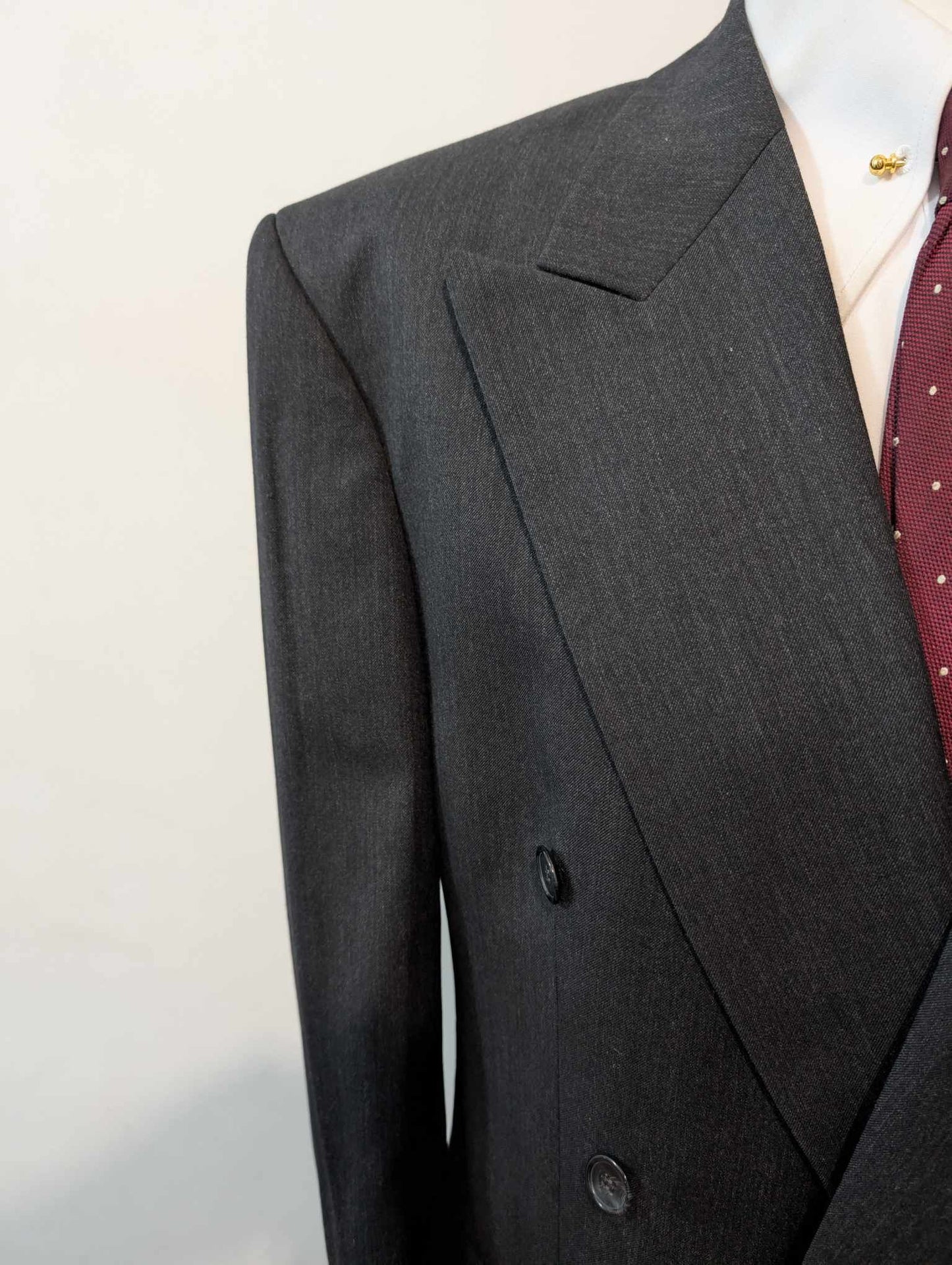 Classique costume croisé de couleurs gris en laine