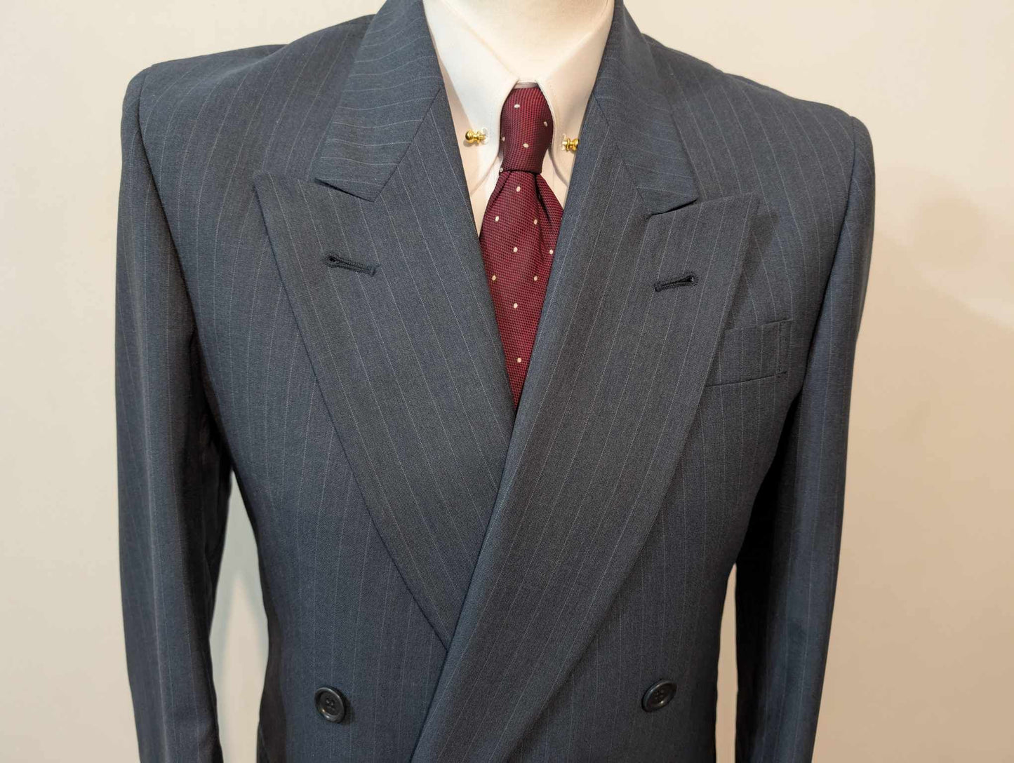 Légendaire costume croisé pinstripe en laine froide