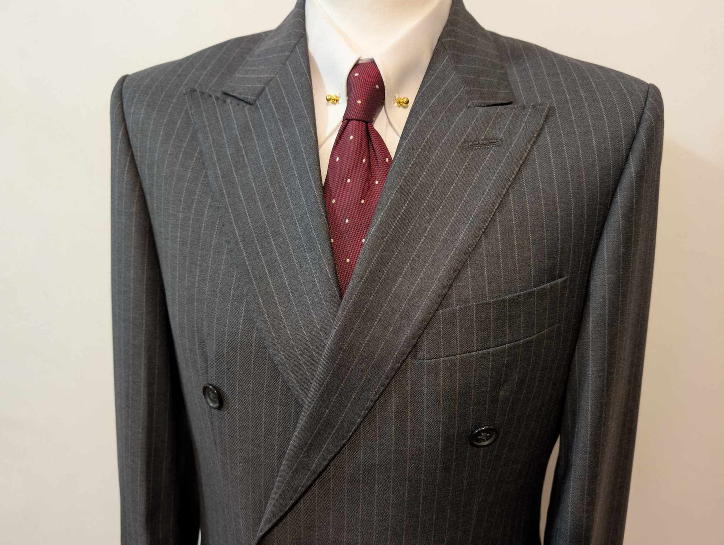 Terrifiant costume croisé pinstripe en laine