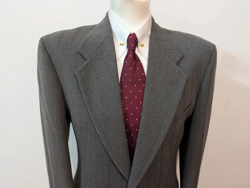 Élégant costume gris a rayure en laine