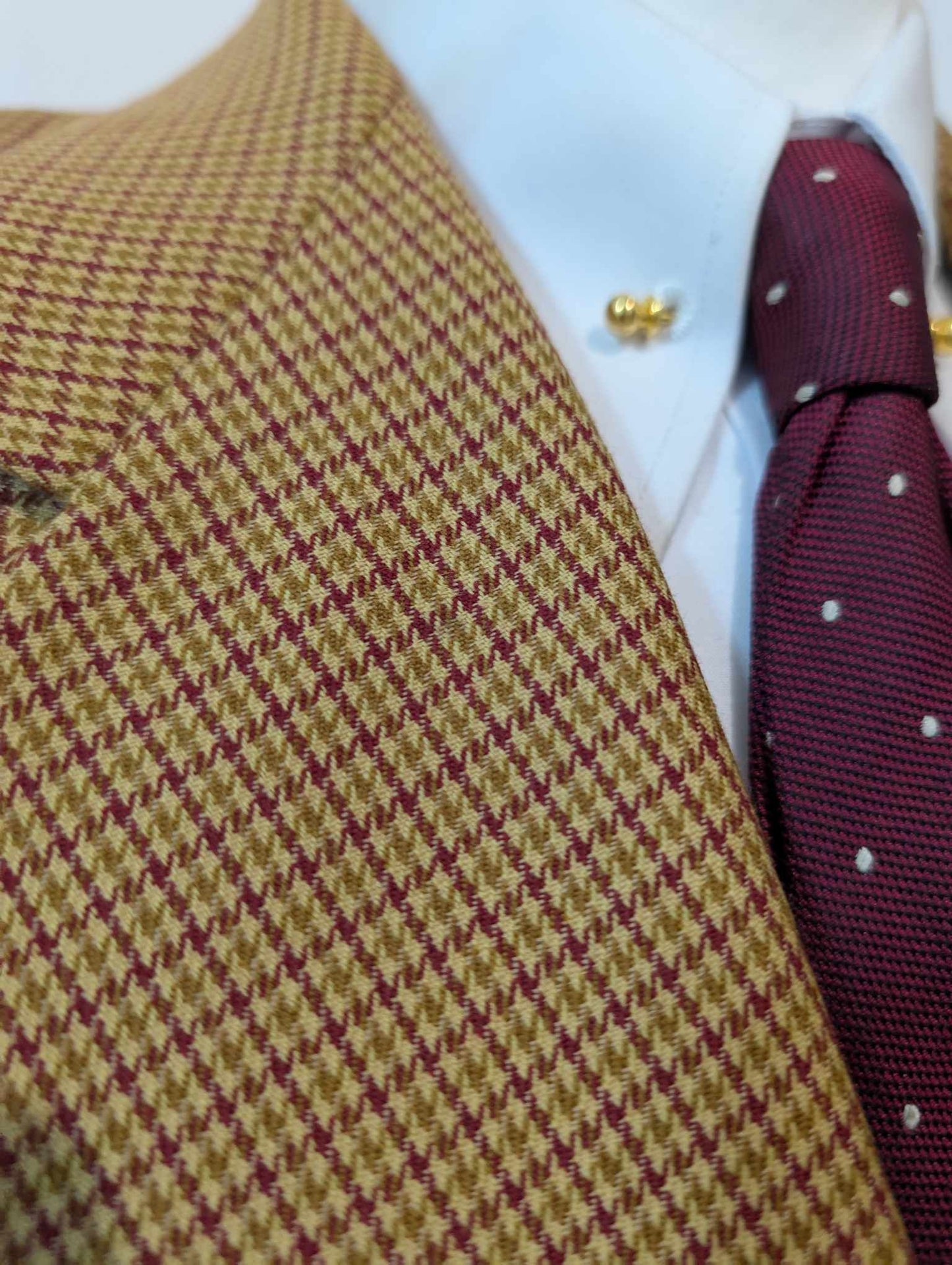 Gentille veste de couleurs marron beige en laine