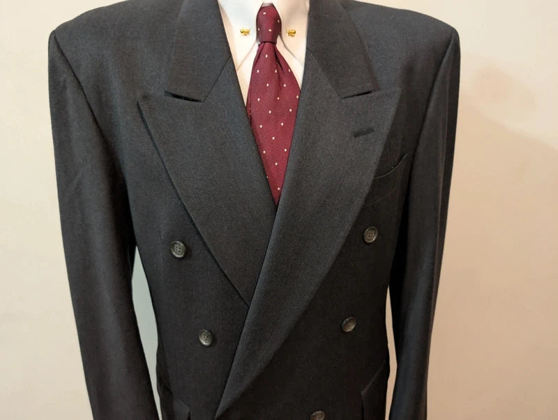Ravissant costume croisé gris en flanelle