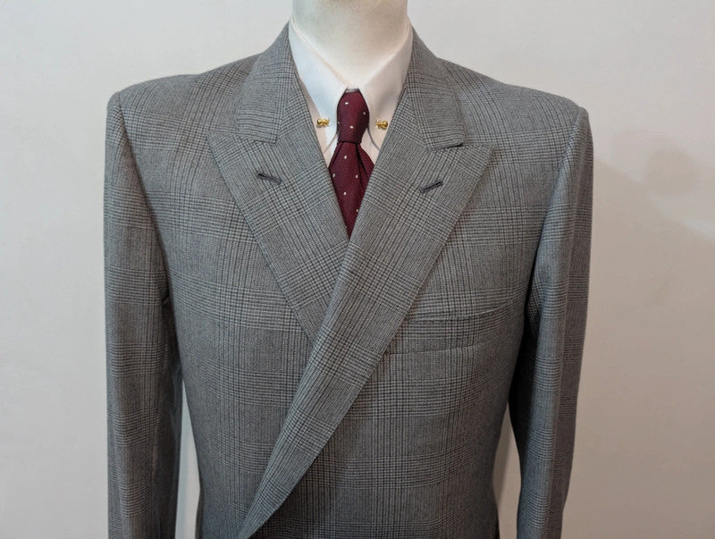 Adorable costume croisé gris en flanelle
