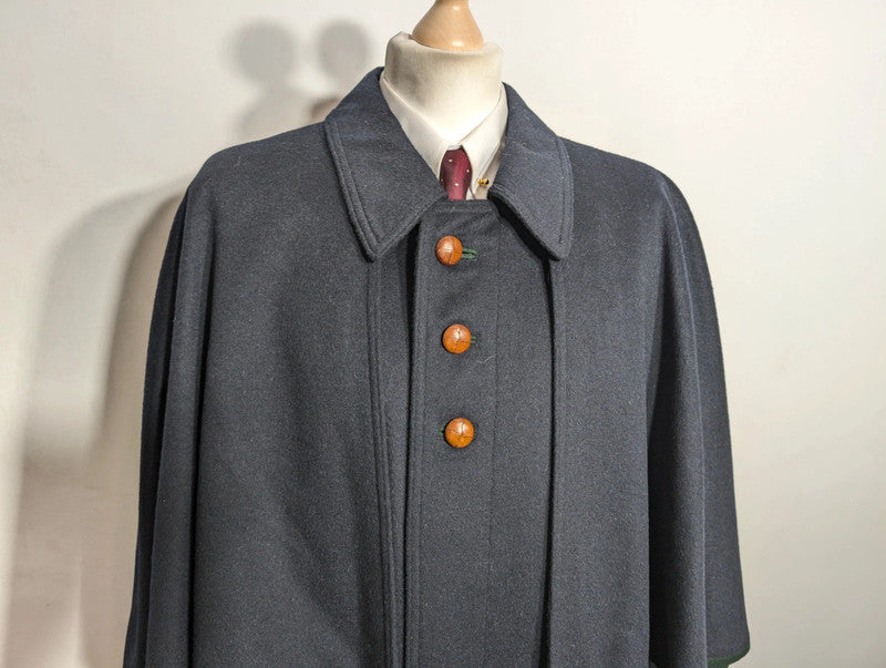 Incroyable manteau pèlerine en laine