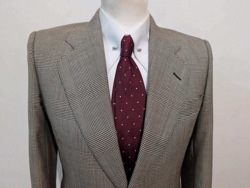 Génial costume gris en prince de galle