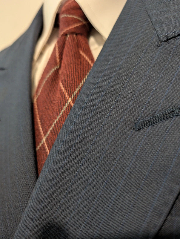 Petit costume croisé bleu marine en laine légère