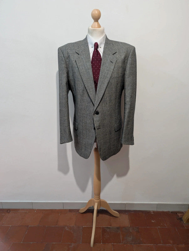Élégant costume gris en flanelle lourde