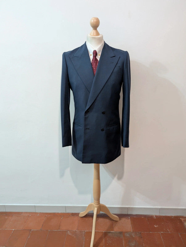 Légendaire costume croisé bleu marine