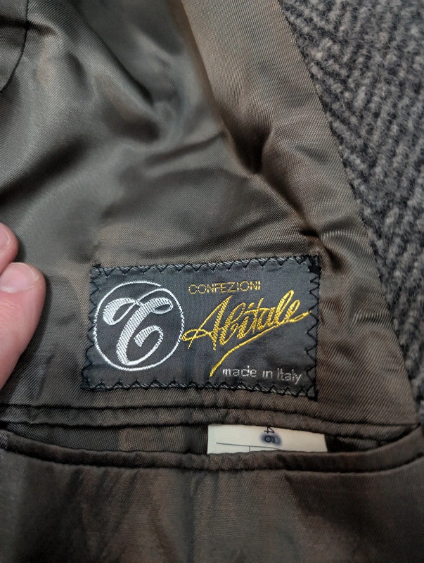 Schöner grauer Tweedmantel