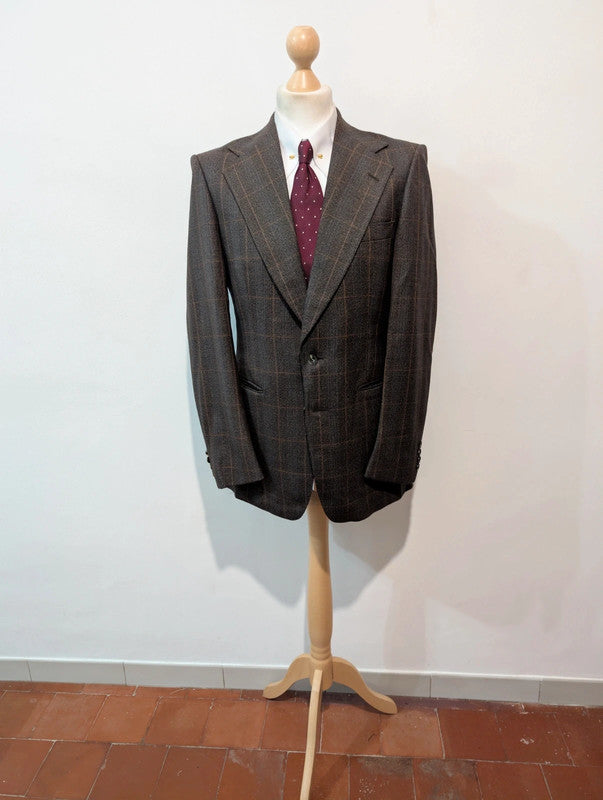 Élégant costume a carreaux en laine