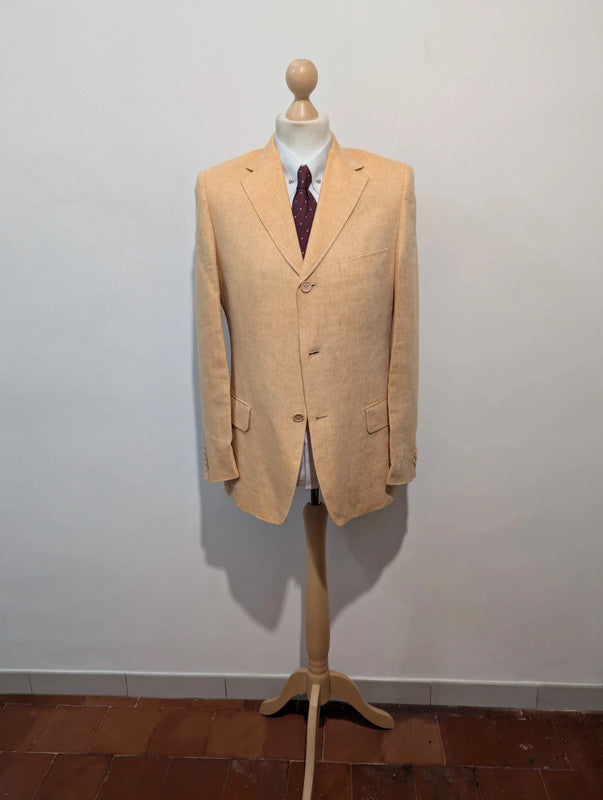 Mignon costume orange en lin