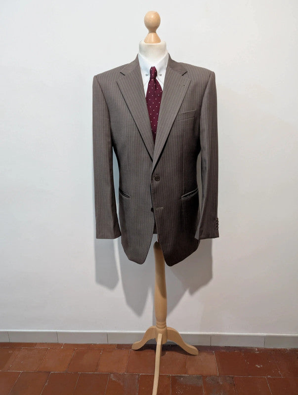 Élégant costume pinstripe en laine