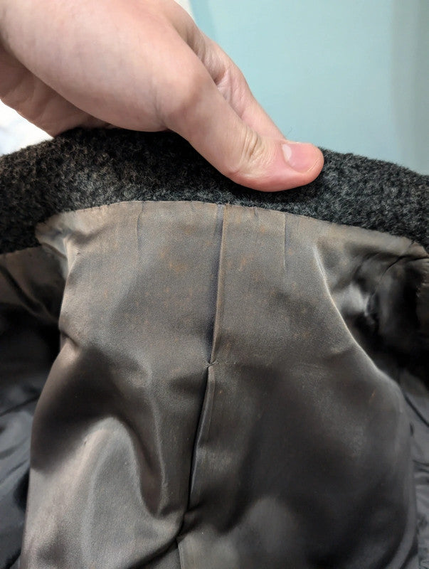 Robuster grauer Zweireihermantel aus Wolle