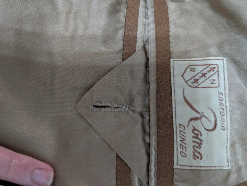 Lumineux manteau croisé camel en laine